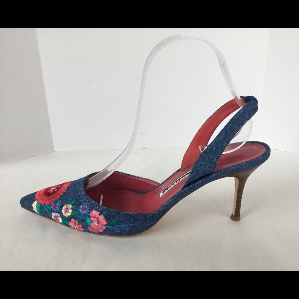 MANOLO BLAHNIK FLORAL EMBROIDERED DENIM SLINGBACKS - Picture 7 of 8